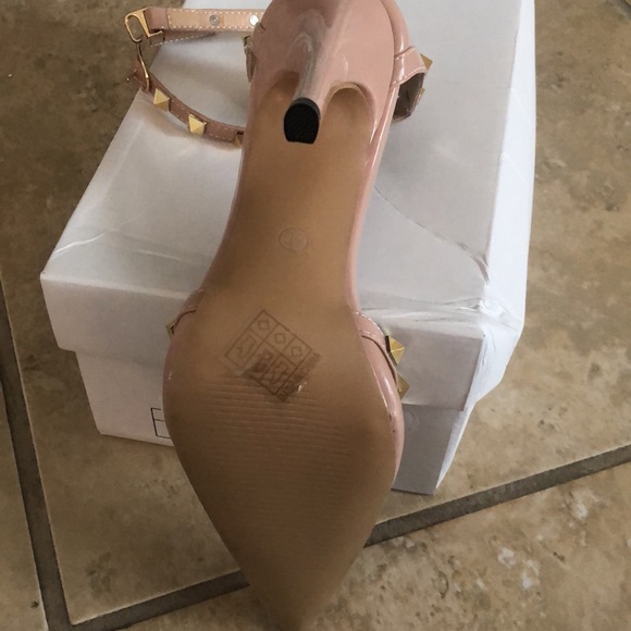 Heels - Picture 3 of 3